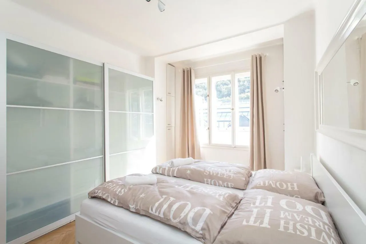 Cozy Studio With Parking Near City Center Prague
