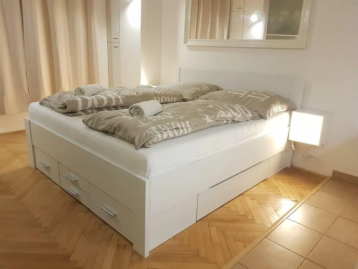 Cozy Studio With Parking Near City Center Prague Apartment
