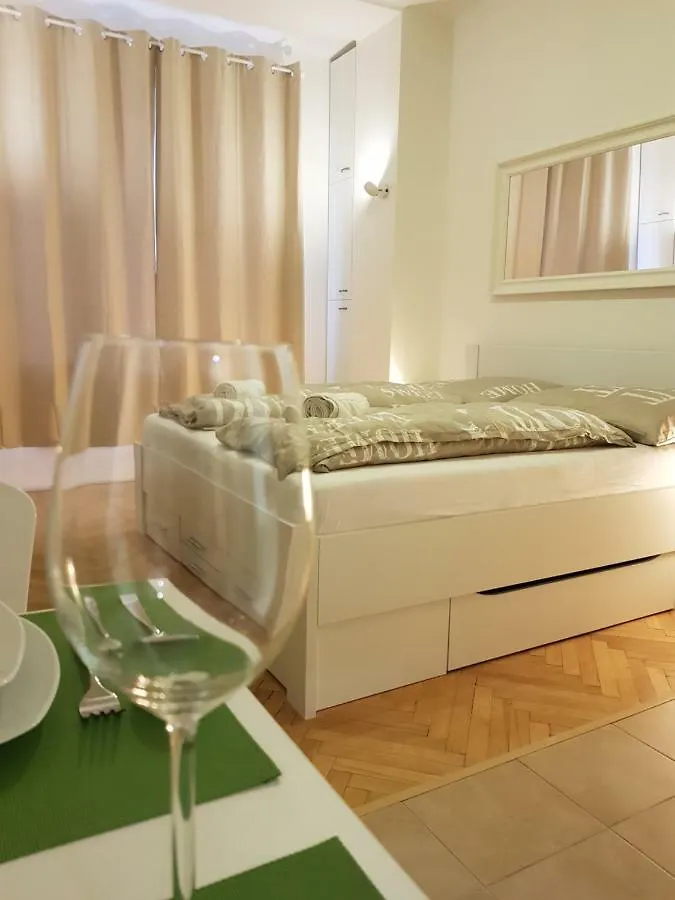 Cozy Studio With Parking Near City Center Praag