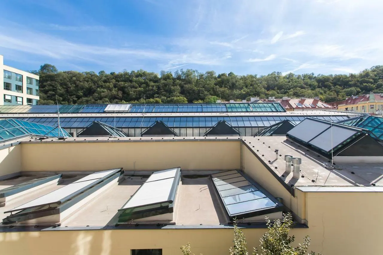 Cozy Studio With Parking Near City Center Praag Tsjechië