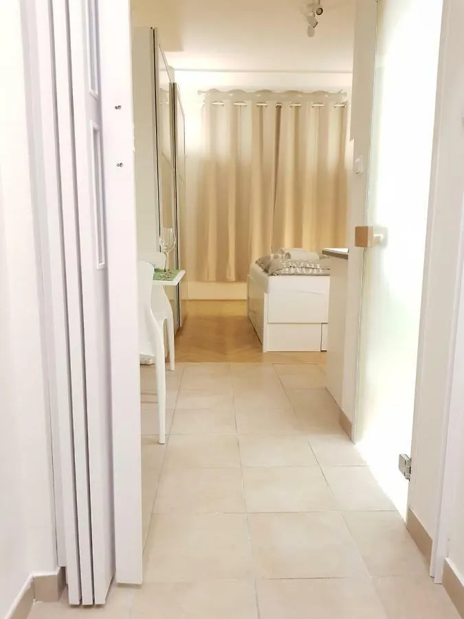 Cozy Studio With Parking Near City Center Prague Apartment