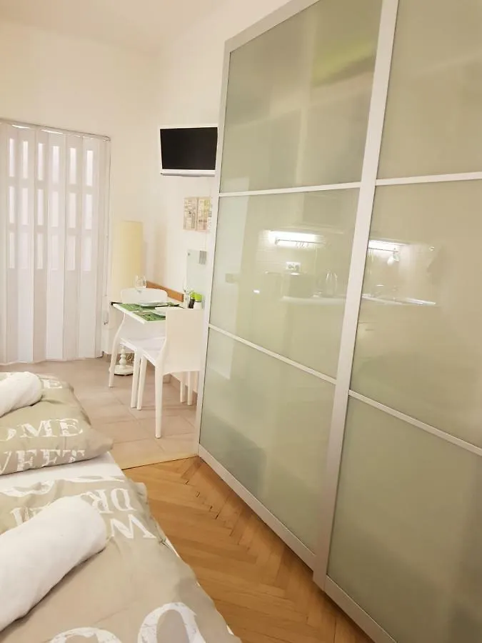 Cozy Studio With Parking Near City Center Prague Czech Republic