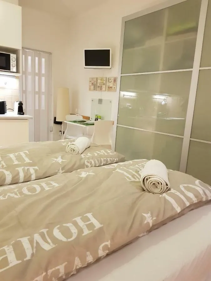 Cozy Studio With Parking Near City Center Prague Apartment