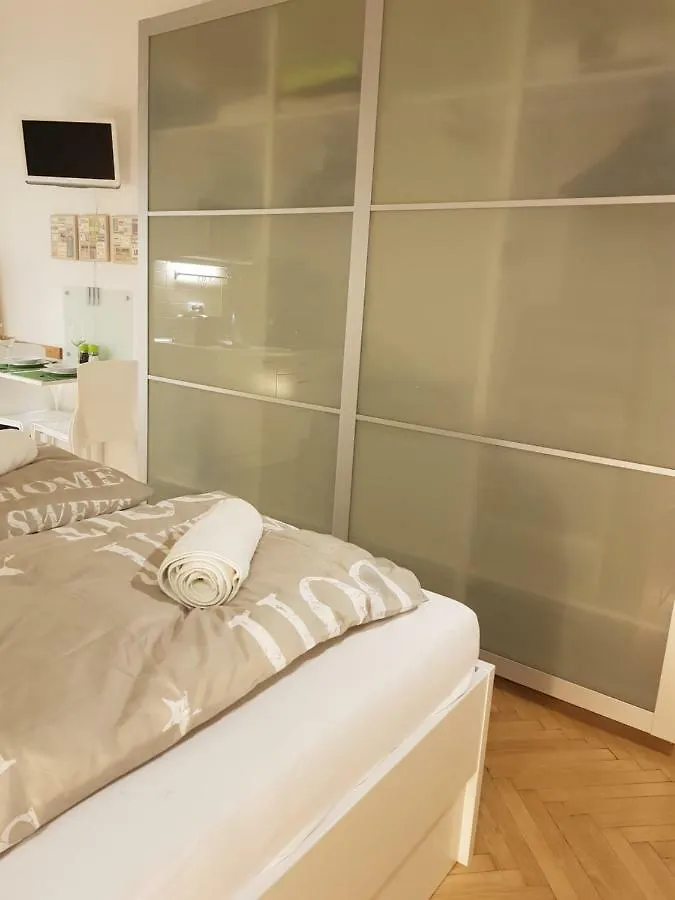 Cozy Studio With Parking Near City Center Prague 0*,